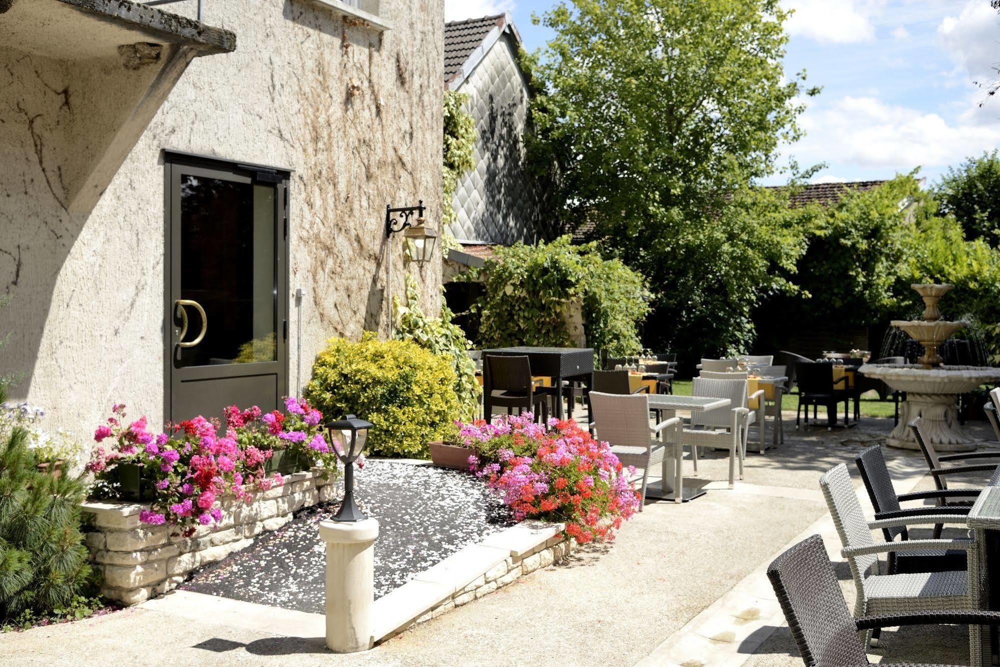 Logis Le Tadorne Hotel Piney Luaran gambar